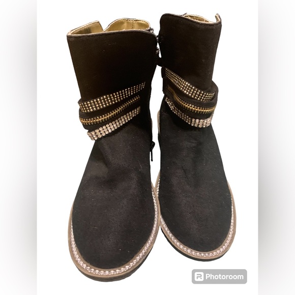 Stuart Weitzmen size 2 girls ankle boots. Ela‎ convertible - Picture 1 of 8